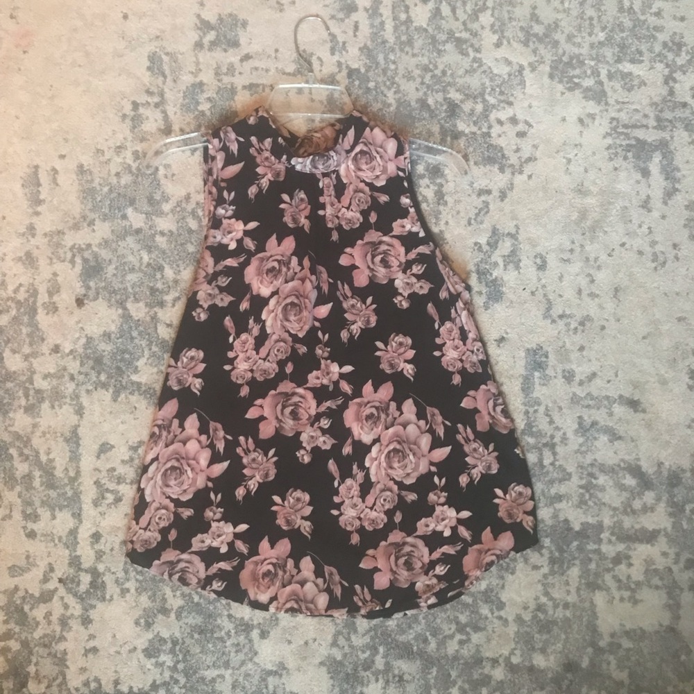 Black and pink flowy Rose Top in size S